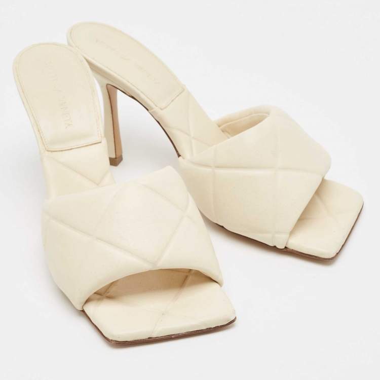 Pre Owned Bottega Veneta Cream Quilted Leather Lido Slide Sandals Size 38.5