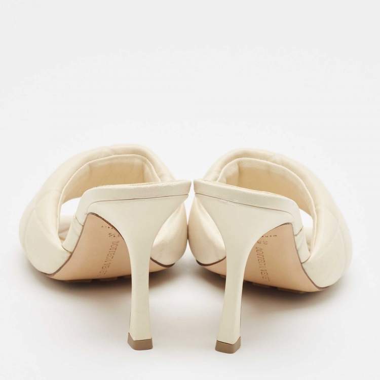 Pre Owned Bottega Veneta Cream Quilted Leather Lido Slide Sandals Size 38.5