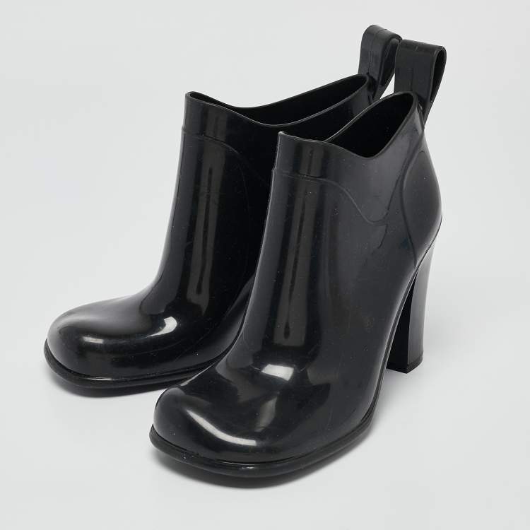 Pre Owned Bottega Veneta Black Rubber Ankle Boots Size 37