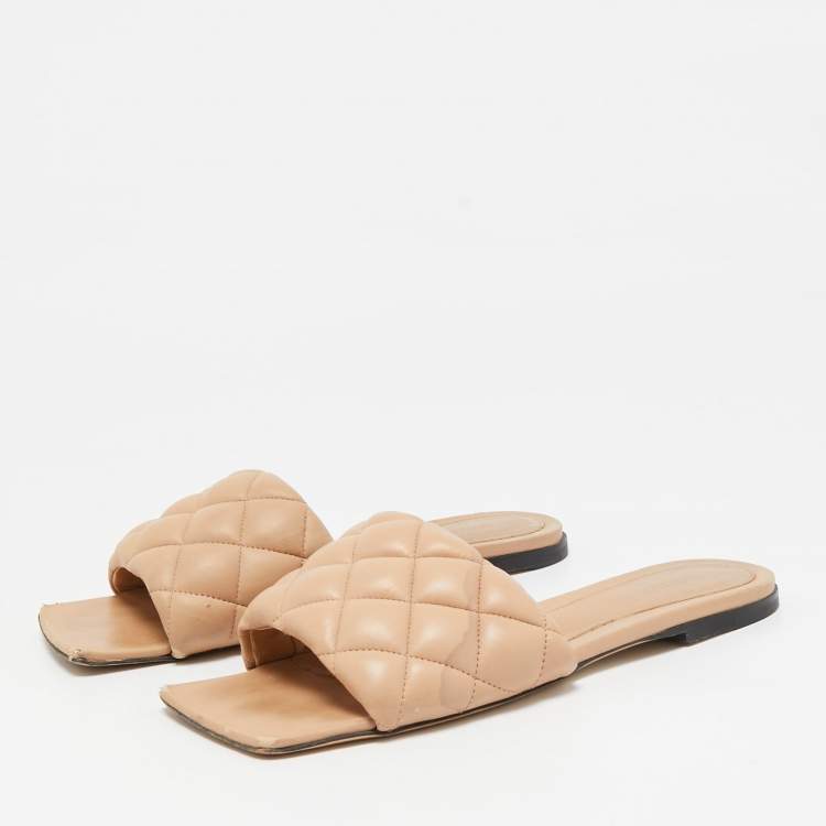 Pre Owned Bottega Veneta Beige Quilted Leather Lido Flat Sandals Size 36