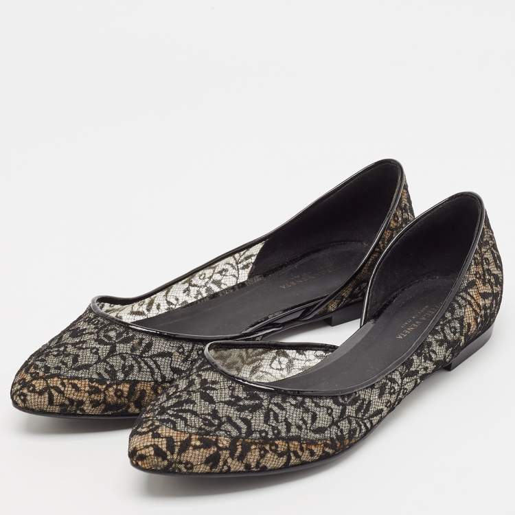 Pre Owned Bottega Veneta Black Lace and Patent Leather Ballet Flats Size 36.5