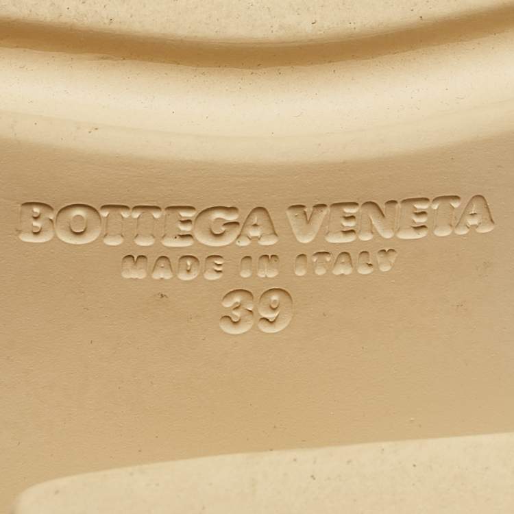 مملوكة مسبقًا Bottega Veneta Beige Rubber Flash Mules Size 39
