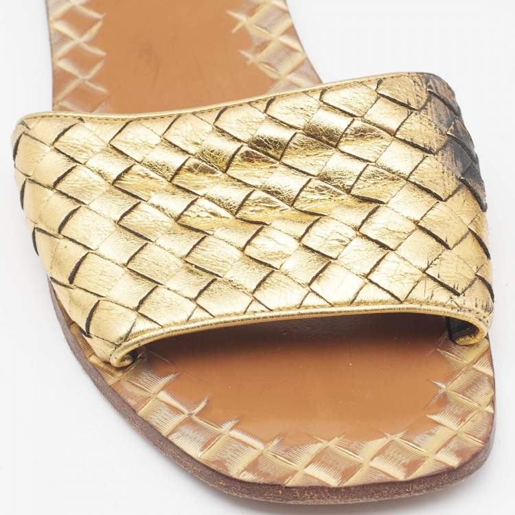 Pre Owned Bottega Veneta Metallic Gold Intrecciato Leather Slide Flats Size 38.5