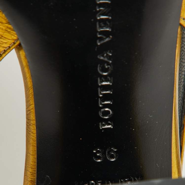 Pre Owned Bottega Veneta Gold Leather Buckle Detail Block Heel Pumps Size 36