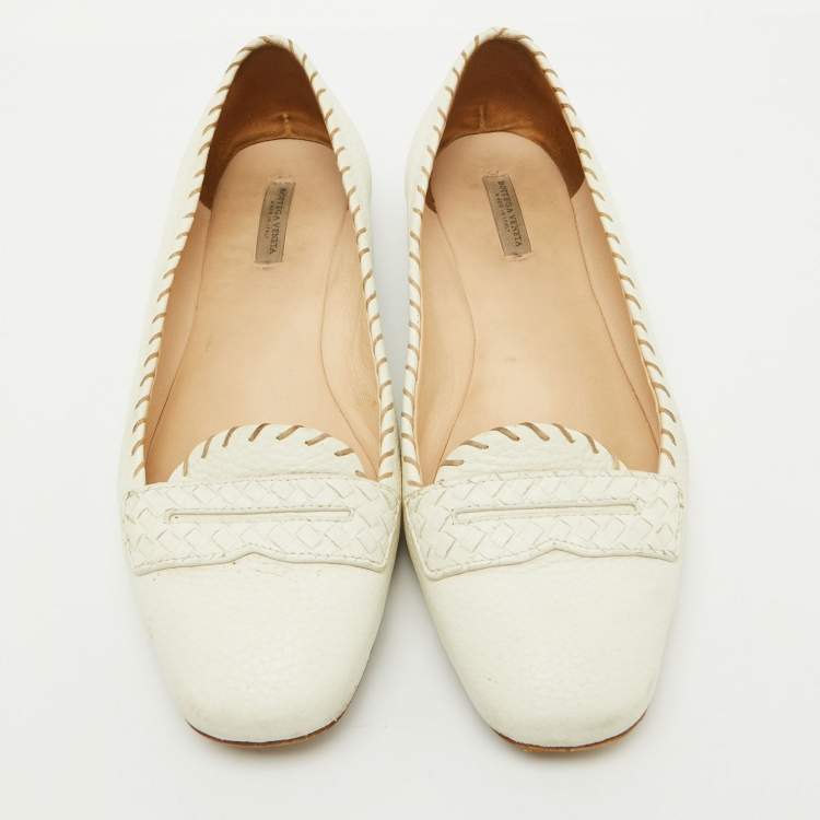 مملوكة مسبقًا Bottega Veneta White Leather Ballet Flats Size 36