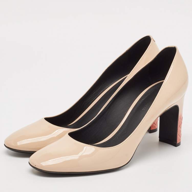 Pre Owned Bottega Veneta Beige Patent Leather Round Toe Pumps Size 39
