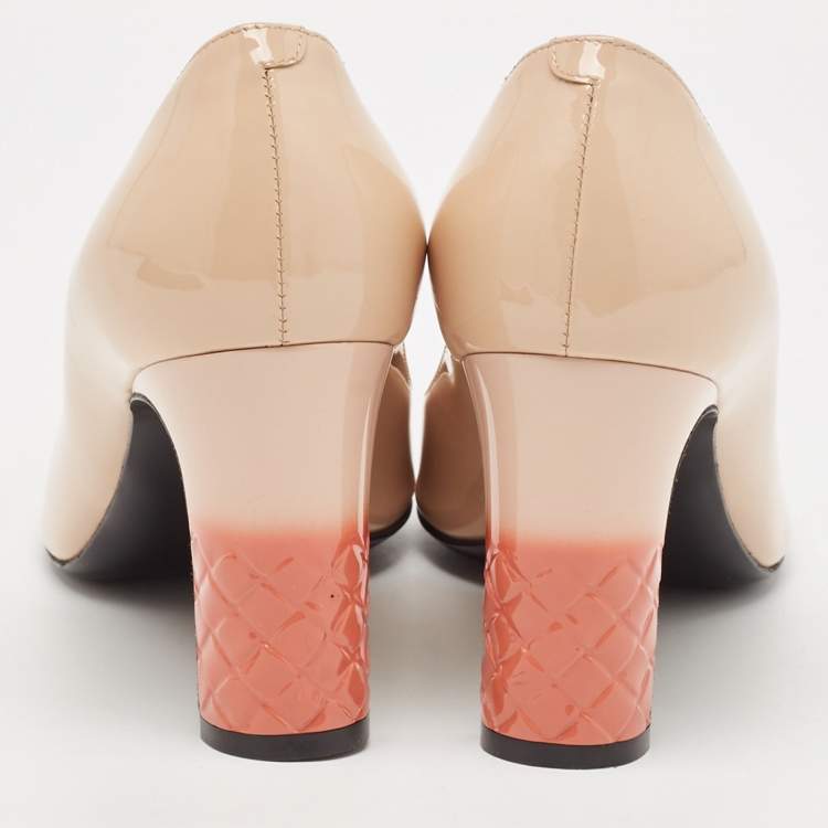 Pre Owned Bottega Veneta Beige Patent Leather Round Toe Pumps Size 39