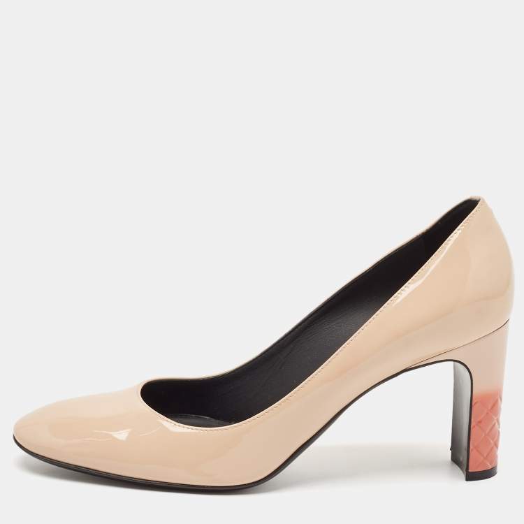 Pre Owned Bottega Veneta Beige Patent Leather Round Toe Pumps Size 39