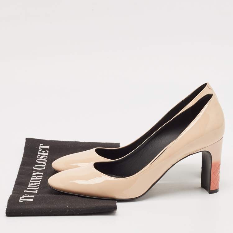 Pre Owned Bottega Veneta Beige Patent Leather Round Toe Pumps Size 39