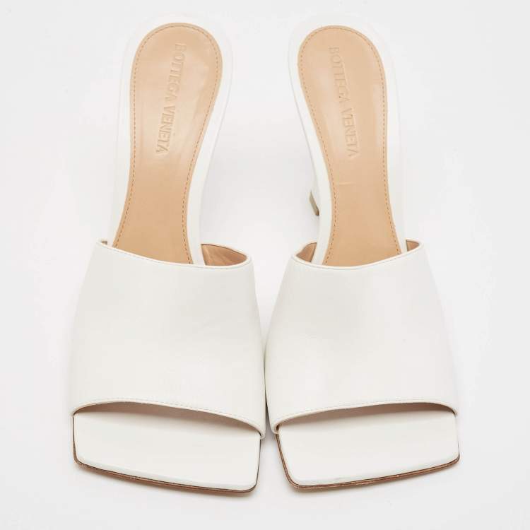 مملوكة مسبقًا Bottega Veneta White Leather Stretch Wedge Sandals Size 37.5