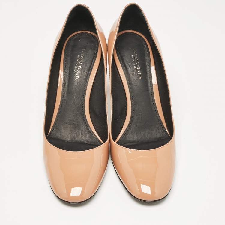 Pre Owned Bottega Veneta Beige Patent Leather Isabella Round Toe Pumps Size 38