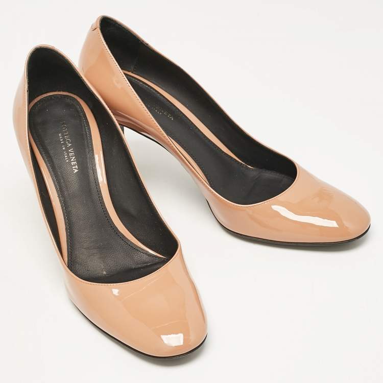Pre Owned Bottega Veneta Beige Patent Leather Isabella Round Toe Pumps Size 38