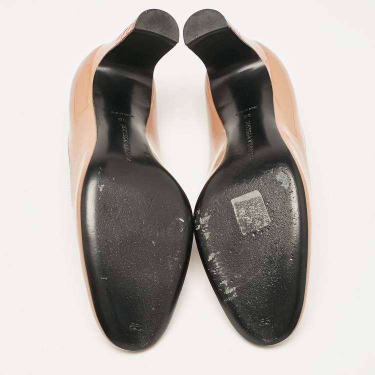 Pre Owned Bottega Veneta Beige Patent Leather Isabella Round Toe Pumps Size 38