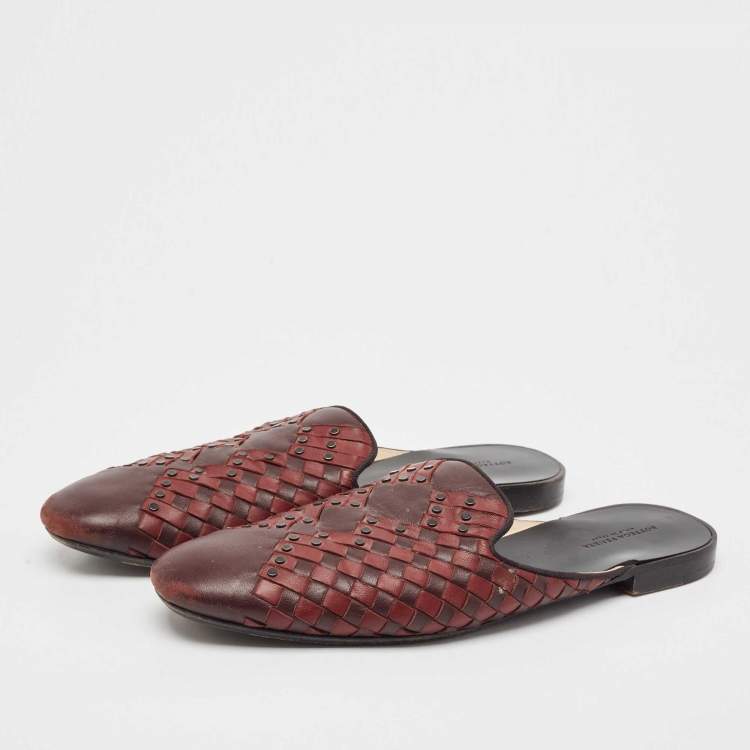 Pre Owned Bottega Veneta Burgundy Intrecciato Leather Fiandra Flat Mules Size 40.5