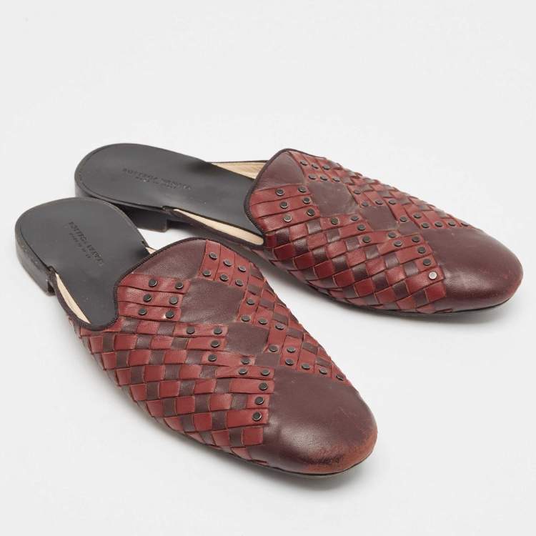 Pre Owned Bottega Veneta Burgundy Intrecciato Leather Fiandra Flat Mules Size 40.5