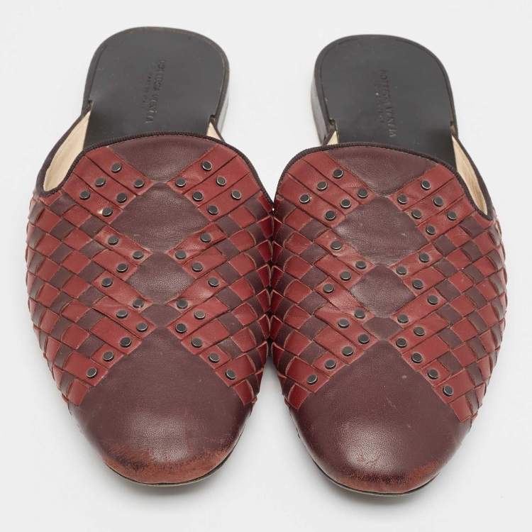 Pre Owned Bottega Veneta Burgundy Intrecciato Leather Fiandra Flat Mules Size 40.5