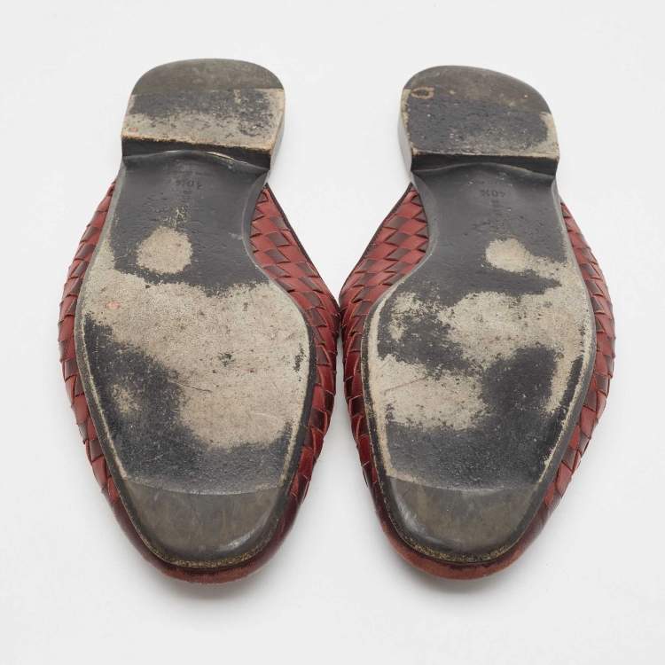 Pre Owned Bottega Veneta Burgundy Intrecciato Leather Fiandra Flat Mules Size 40.5