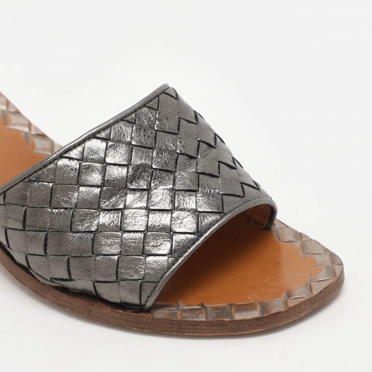Pre Owned Bottega Veneta Metallic Grey Intrecciato Leather Ravello Slide Sandals Size 40.5