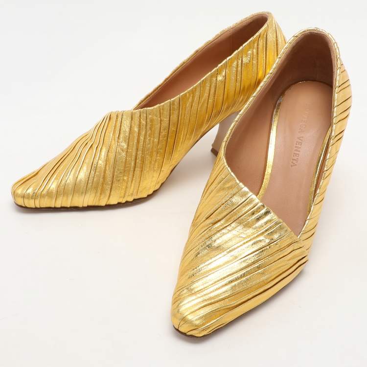 Pre Owned Bottega Veneta Gold Lame Leather Folded Pumps Size 36.5