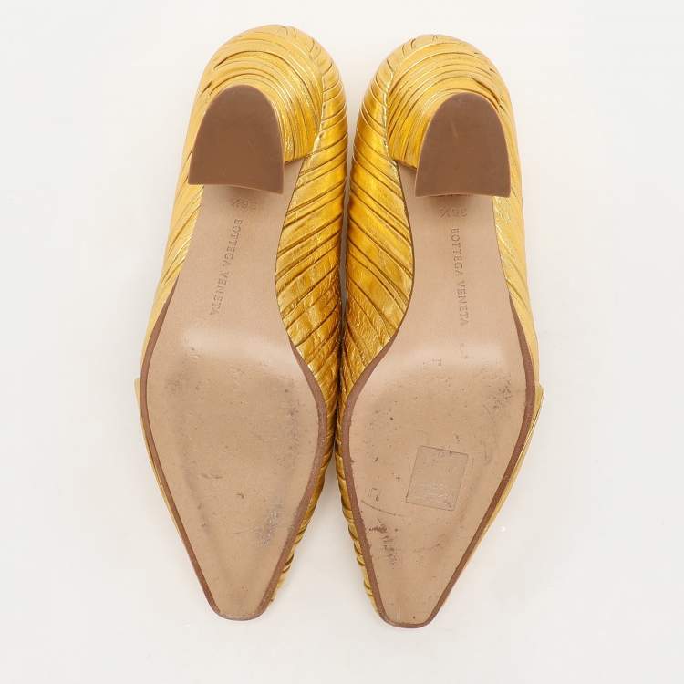 Pre Owned Bottega Veneta Gold Lame Leather Folded Pumps Size 36.5