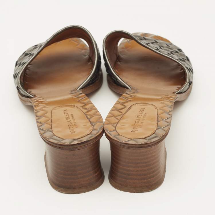 مملوكة مسبقًا Bottega Veneta Metallic Intrecciato Leather Ravello Slide Sandals Size 39