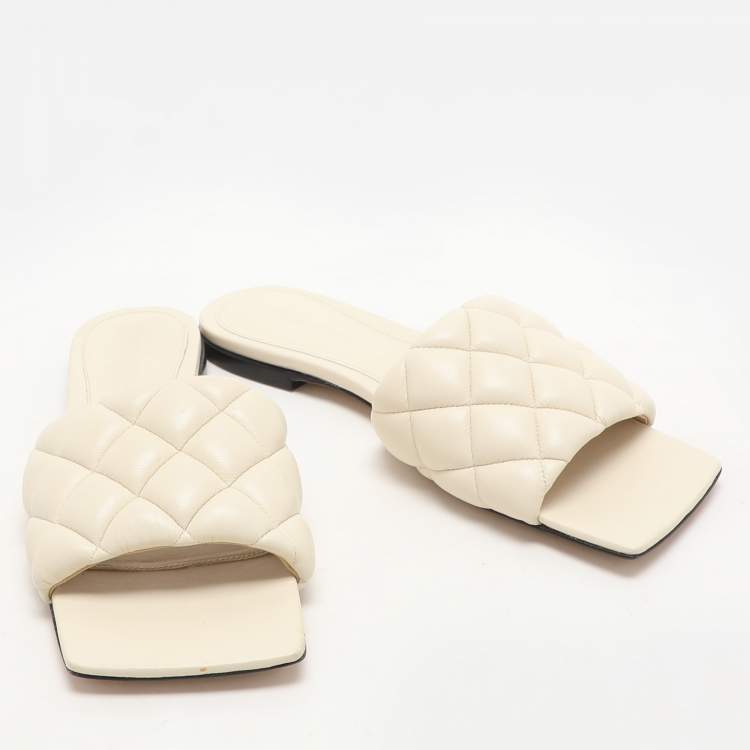Pre Owned Bottega Veneta Cream Quilted Leather Lido Flat Sandals Size 36