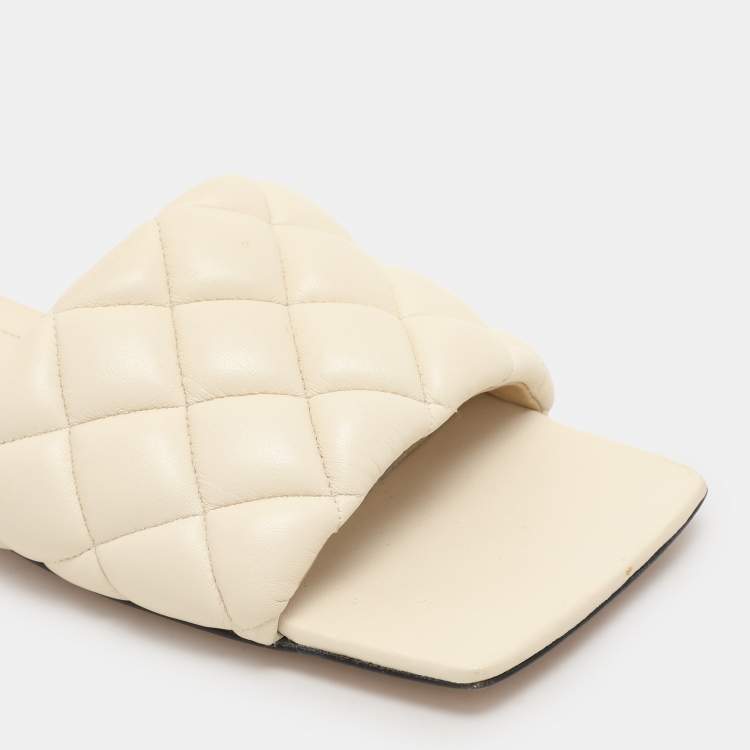 Pre Owned Bottega Veneta Cream Quilted Leather Lido Flat Sandals Size 36