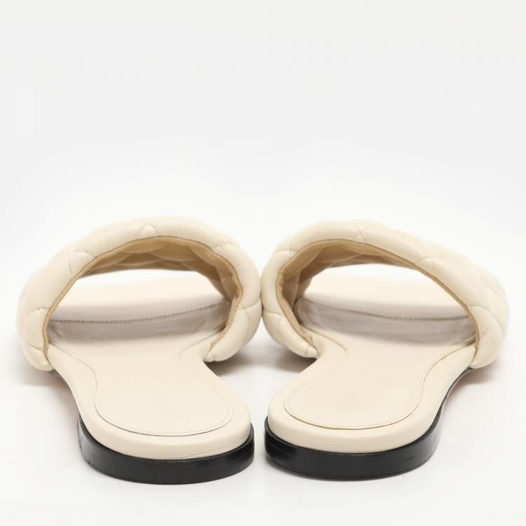 Pre Owned Bottega Veneta Cream Quilted Leather Lido Flat Sandals Size 36