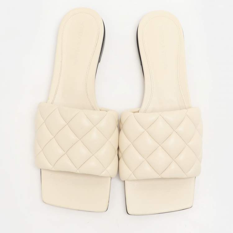 Pre Owned Bottega Veneta Cream Quilted Leather Lido Flat Sandals Size 36