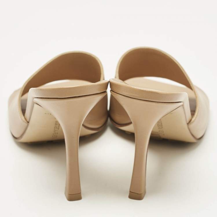 Pre Owned Bottega Veneta Beige Leather Stretch Slide Sandals Size 39