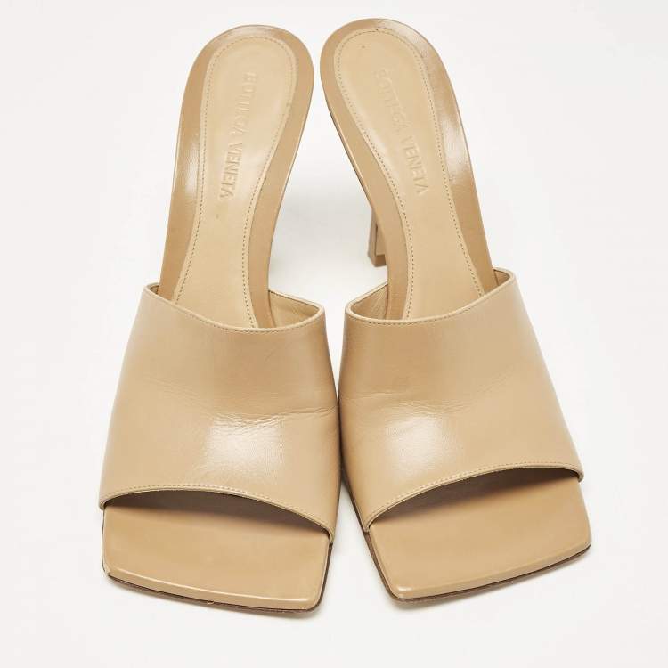 Pre Owned Bottega Veneta Beige Leather Stretch Slide Sandals Size 39