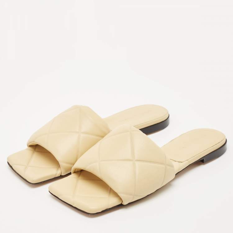 Pre Owned Bottega Veneta Beige Leather Lido Flats Slides Size 39