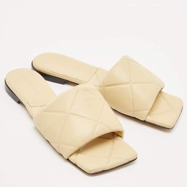 Pre Owned Bottega Veneta Beige Leather Lido Flats Slides Size 39