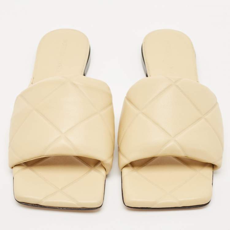 Pre Owned Bottega Veneta Beige Leather Lido Flats Slides Size 39