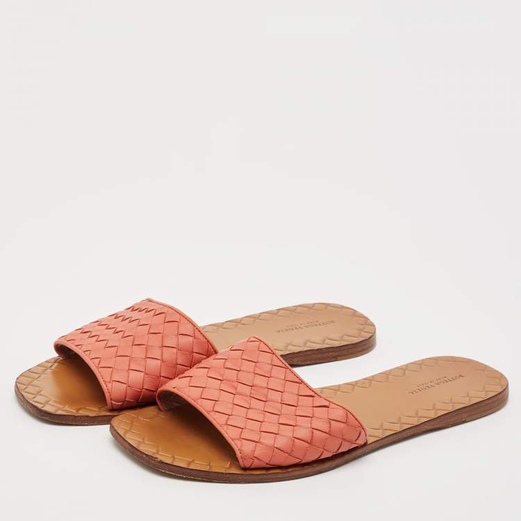 Pre Owned Bottega Veneta Coral Pink Intrecciato Leather Ravello Flat Slides Size 39