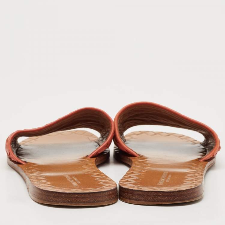Pre Owned Bottega Veneta Coral Pink Intrecciato Leather Ravello Flat Slides Size 39