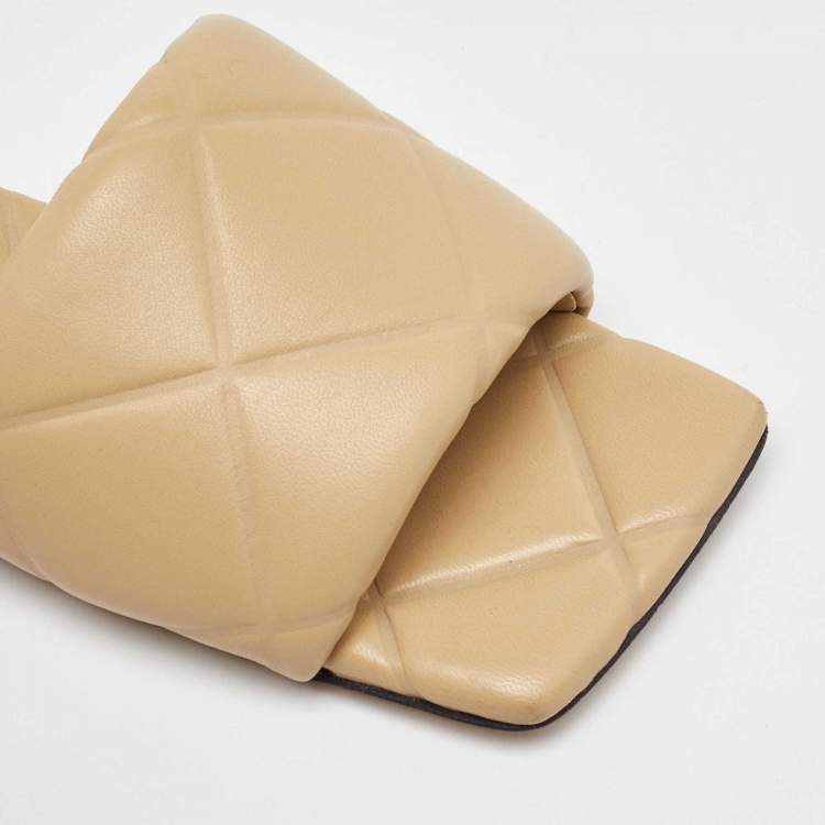 Pre Owned Bottega Veneta Beige Leather Lido Flat Sandals Size 37