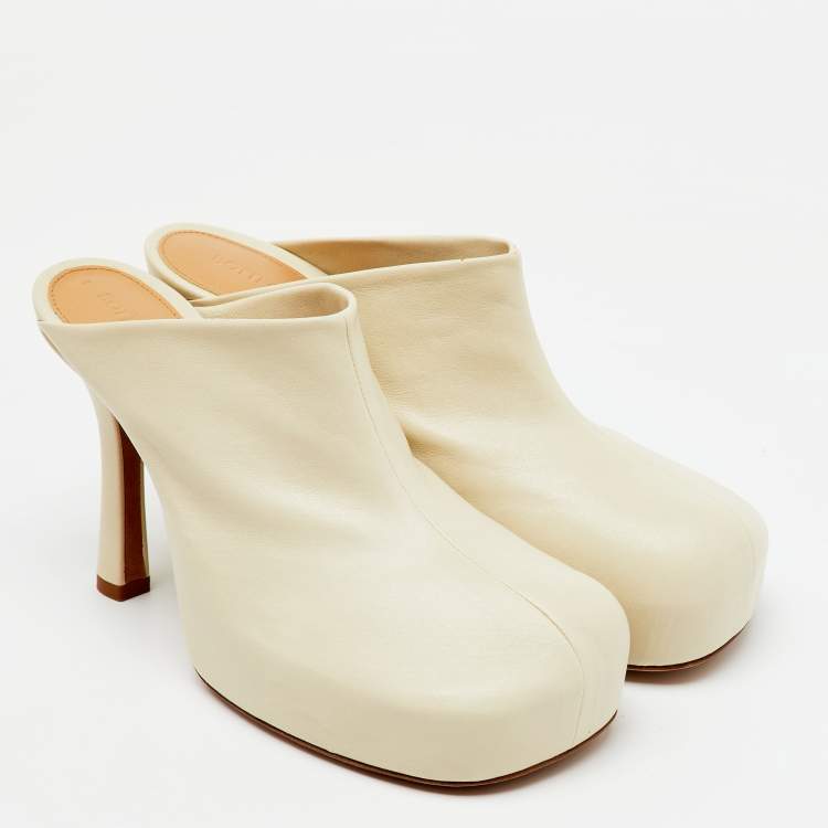 Pre Owned Bottega Veneta Cream Leather Platform BV Bold Mules Size 36