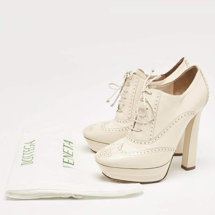 Pre Owned Bottega Veneta Cream Brogue Leather Oxford Platform Booties Size 39