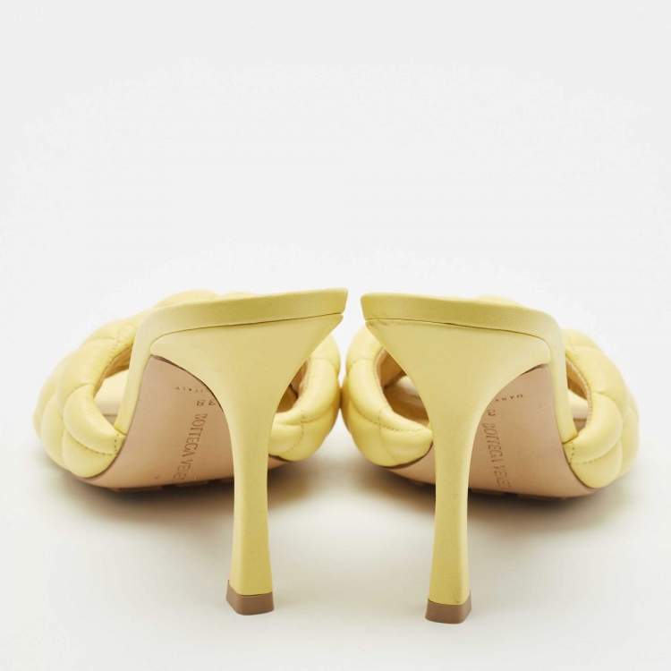 مملوكة مسبقًا Bottega Veneta Yellow Quilted Leather Lido Slide Sandals Size 38