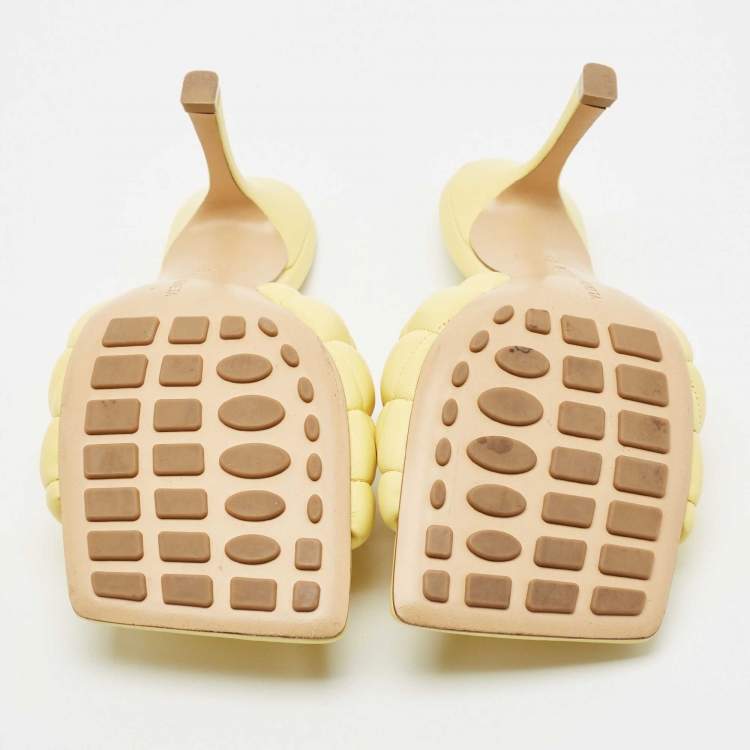 مملوكة مسبقًا Bottega Veneta Yellow Quilted Leather Lido Slide Sandals Size 38
