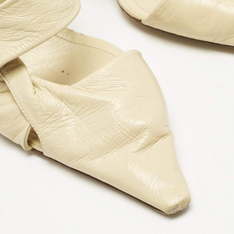 Pre Owned Bottega Veneta Cream Leather Ankle Strap Pumps Size 38