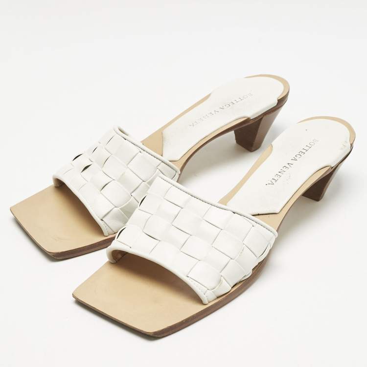 Pre Owned Bottega Veneta White Intrecciato Leather Square Toe Slide Sandals Size 38