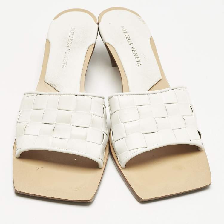 Pre Owned Bottega Veneta White Intrecciato Leather Square Toe Slide Sandals Size 38