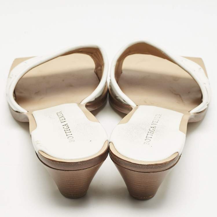 Pre Owned Bottega Veneta White Intrecciato Leather Square Toe Slide Sandals Size 38