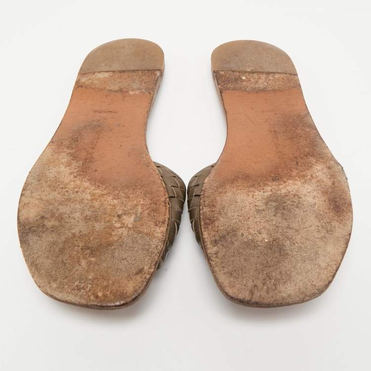 مملوكة مسبقًا Bottega Veneta Grey Woven Leather Intrecciato Flat Sandals Size 37