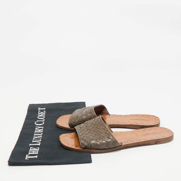 مملوكة مسبقًا Bottega Veneta Grey Woven Leather Intrecciato Flat Sandals Size 37