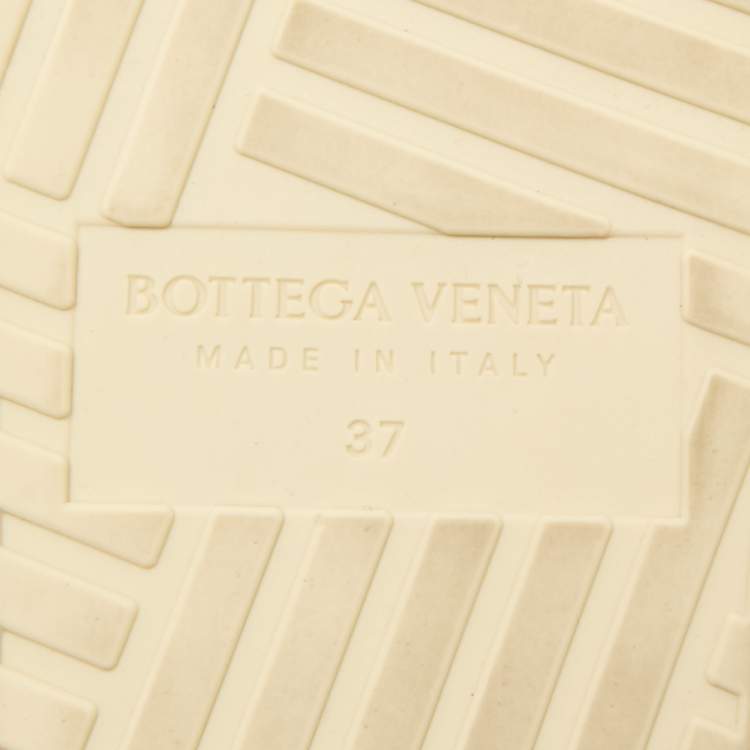 Pre Owned Bottega Veneta Cream Embossed Rubber Flat Slide Sandals Size 37