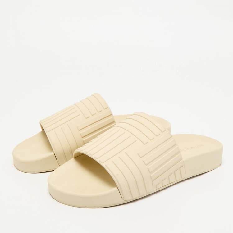 Pre Owned Bottega Veneta Cream Embossed Rubber Flat Slide Sandals Size 37