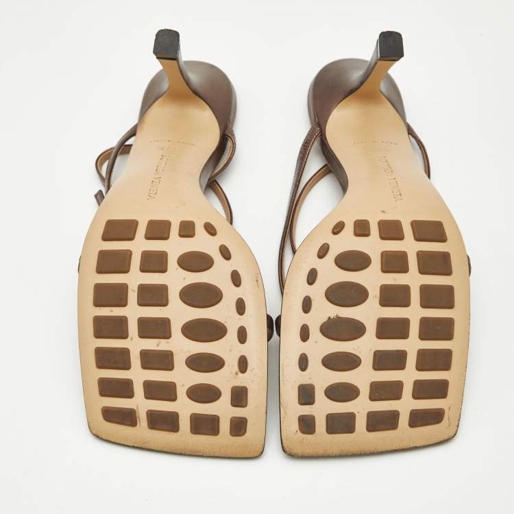 مملوكة مسبقًا Bottega Veneta Metallic Brown Leather Stretch Ankle Strap Sandals Size 38.5